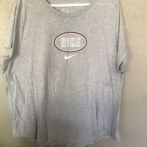 Nike Woman’s plus top
